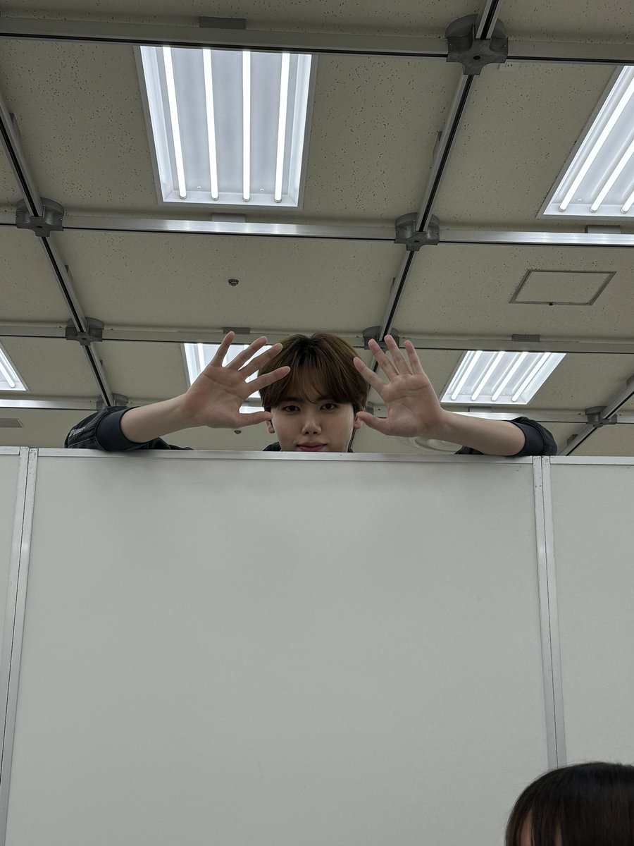 미니야 생일 축하한다❤️
24년 잘 마무리하자🥴😎
#형준 #민희 #크래비티
#HAPPYMINHEEDAY 
#민희가_최고야