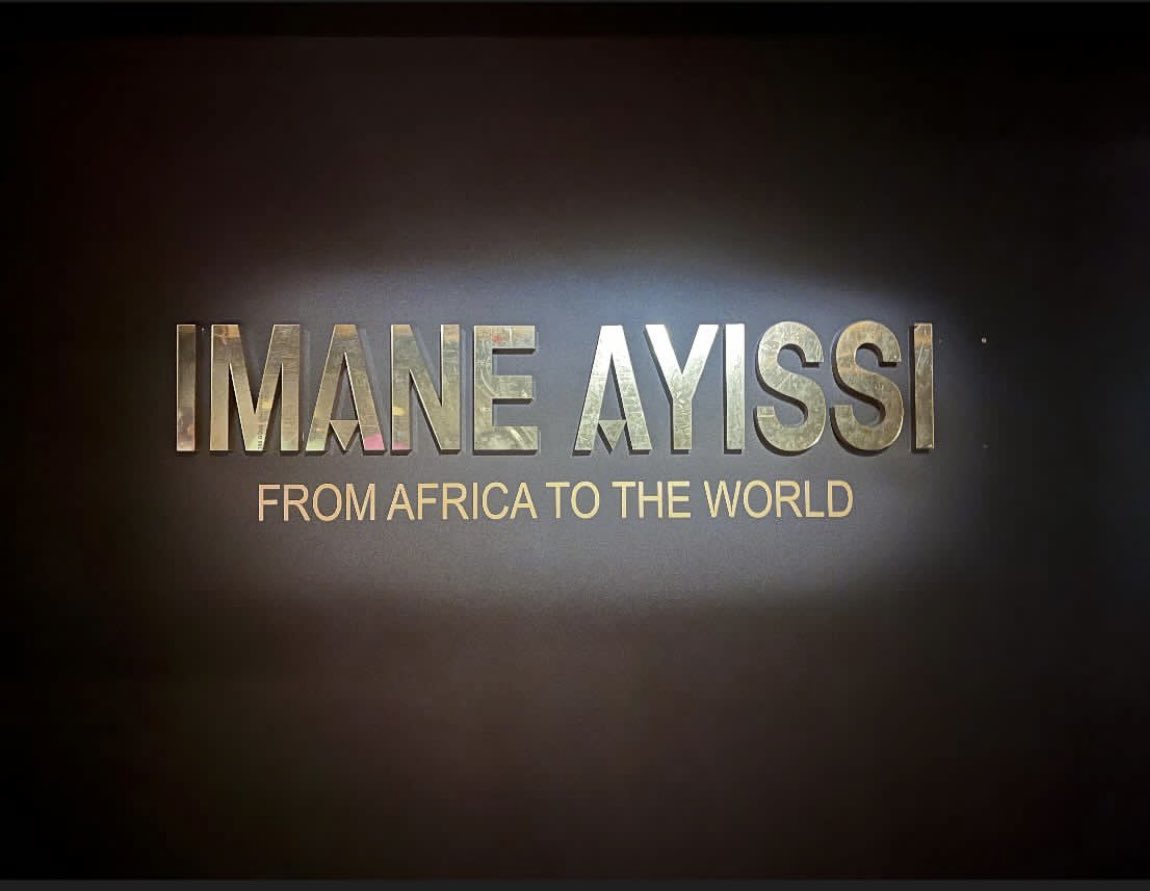 imane_ayissi's tweet image. Today, a new page is being written in the history of fashion. 

Imane-ayissi.com

#imaneayissi #hautecouture #frenchdesigner #cameroon #FashionWeek