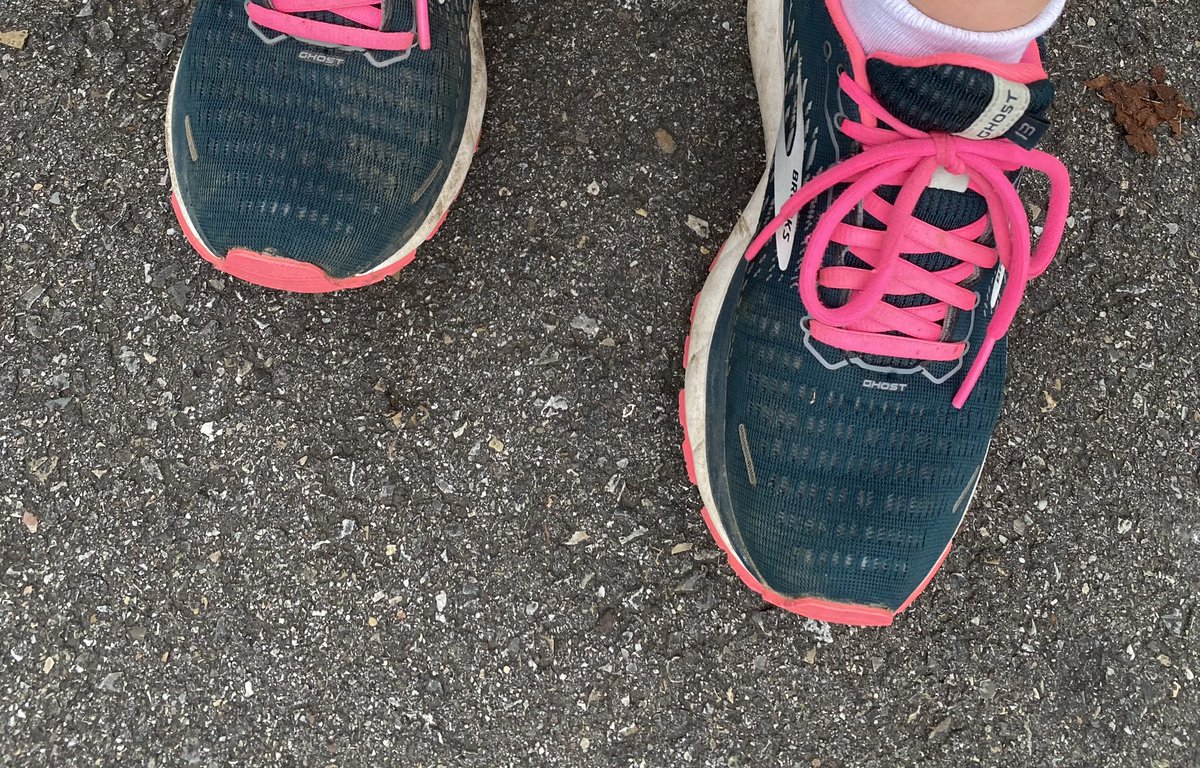 real_MariaTiede's tweet image. Nach dem ich heute verschlafen (erst um 3:40 aufgestanden 🙄), 
30 min Yoga,
10 min Affirmation,
1/2 Buch geschrieben,
Essen vorgekocht, 
Kinder fertig gemacht,
Wohnung geputzt habe etc. U know the drill. 
Bin ich 10 km zur kita und zurück gejoggt, Soll erfüllt #timemanagment