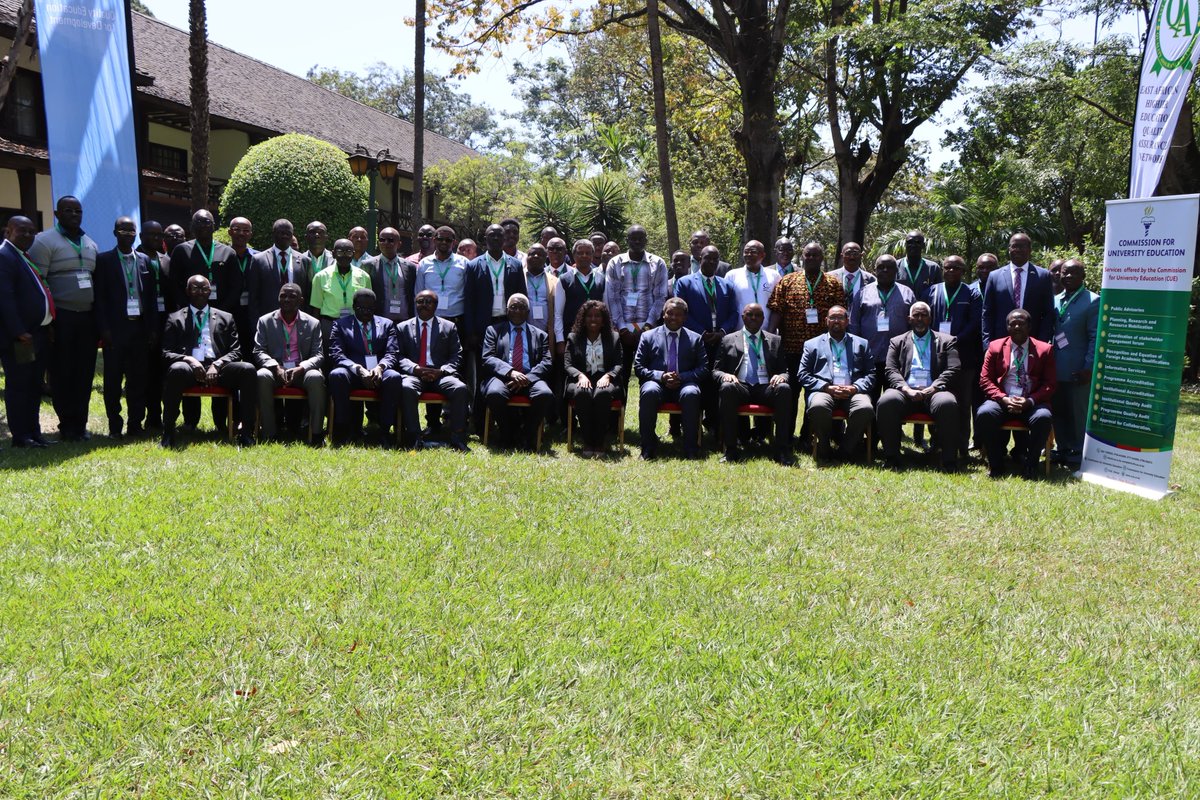 OngongaSigar's tweet image. Eneke the bird says that since men have learned to shoot without missing, he has learned to fly without perching...#KeepSharp