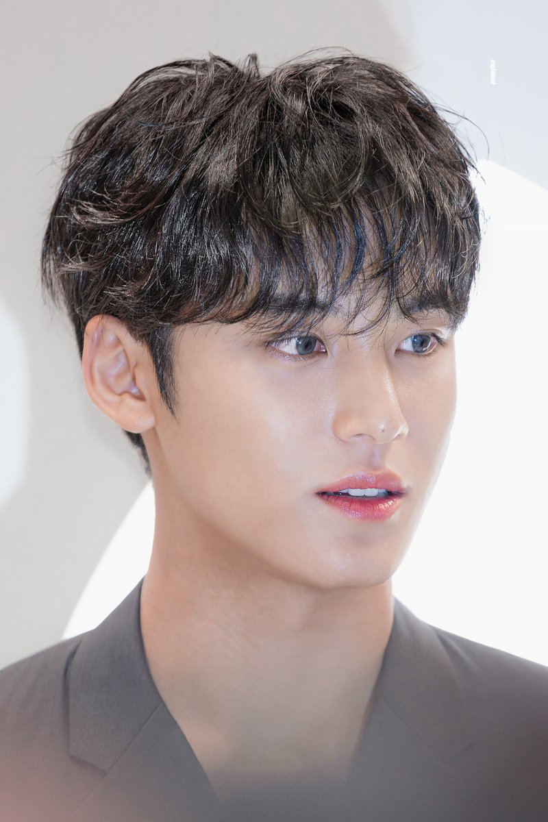 puppyluv406's tweet photo. 240711 𝑴𝒐𝒆𝒕&amp;𝑪𝒉𝒂𝒏𝒅𝒐𝒏

뀨자님..😍👑

#MINGYUxMoetChandon #모엣샹동
#민규 #세븐틴 #MINGYU #SEVENTEEN 
#ミンギュ #金珉奎 https://t.co/g9honemRcY