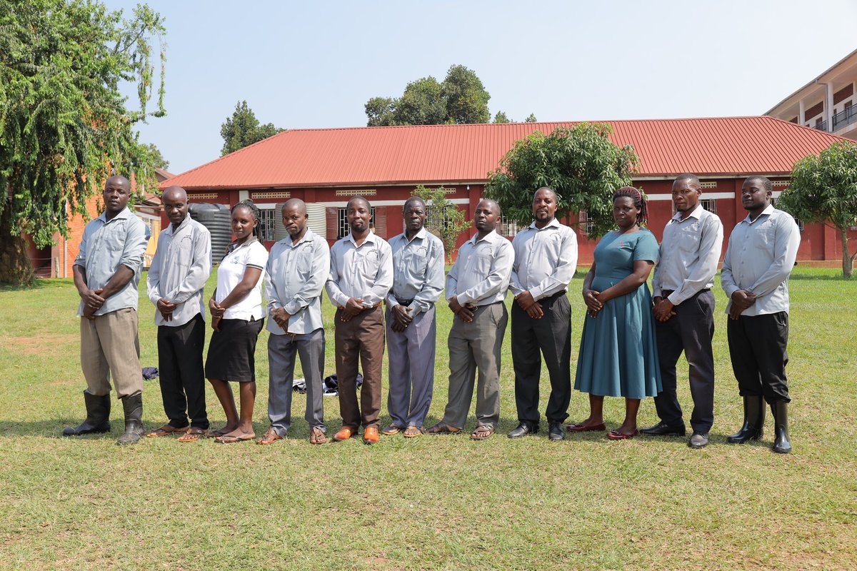 Stcyprian_H_S's tweet image. Being organized and mindful of our school’s environment ensures top-notch cleanliness, something our staff takes seriously! How does a clean and tidy school impact student learning? #CleanCampus #LearningEnvironment #followforfollowback #fyp #viral #engagewithus