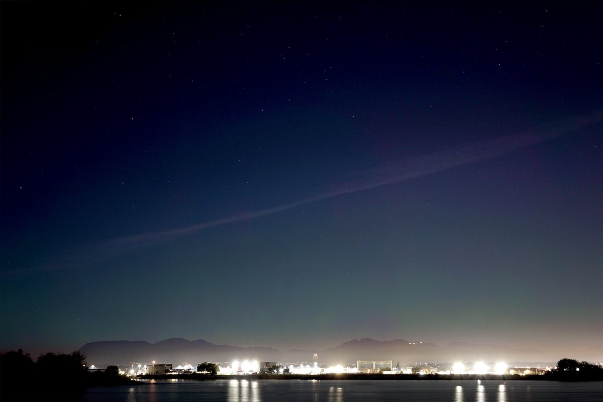 RexRex_'s tweet photo. @RyanVoutilainen I'm editing the photos that my mom and I took tonight and is that STEVE? We thought it was a cloud at first since it wasn't as vibrant as the one we saw a couple of weeks back. https://t.co/4KVeVrb7xJ