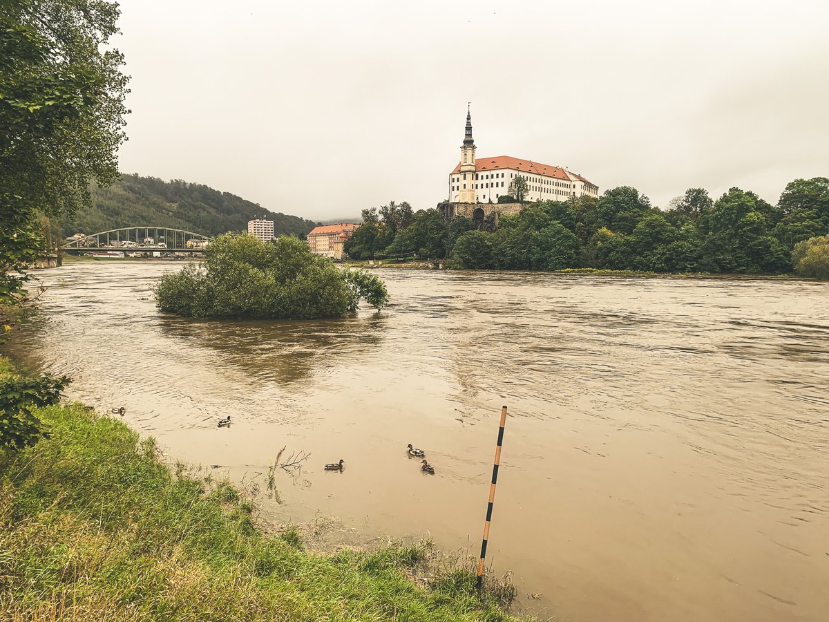 decinsko's tweet image. Labe v Děčíně by mělo kulminovat v nejbližších dnech. Hladina by neměla překročit 700 cm. Situaci bedlivě sledujeme. 🌊 hydro.chmi.cz/hppsoldv/popup… #povodně #Děčín #Labe #Elbe #Děčínsko 
foto: Radek Lekner