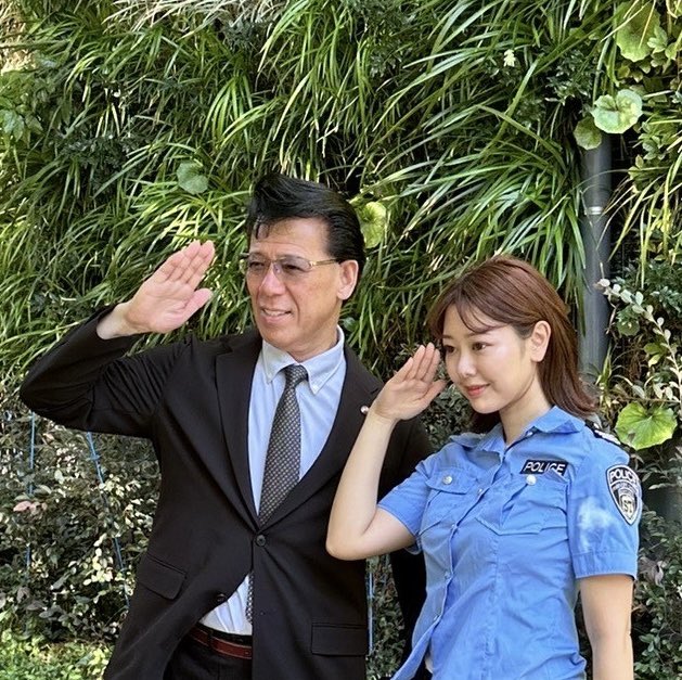 ri_zento_deka's tweet image. おはようさん👮‍♀️

今日は田中杏樹ちゃんと豊洲にあるレインボータウンFMのビジュアル撮影でした📻📸

#リーゼント刑事
#田中杏樹
#レインボータウンFM