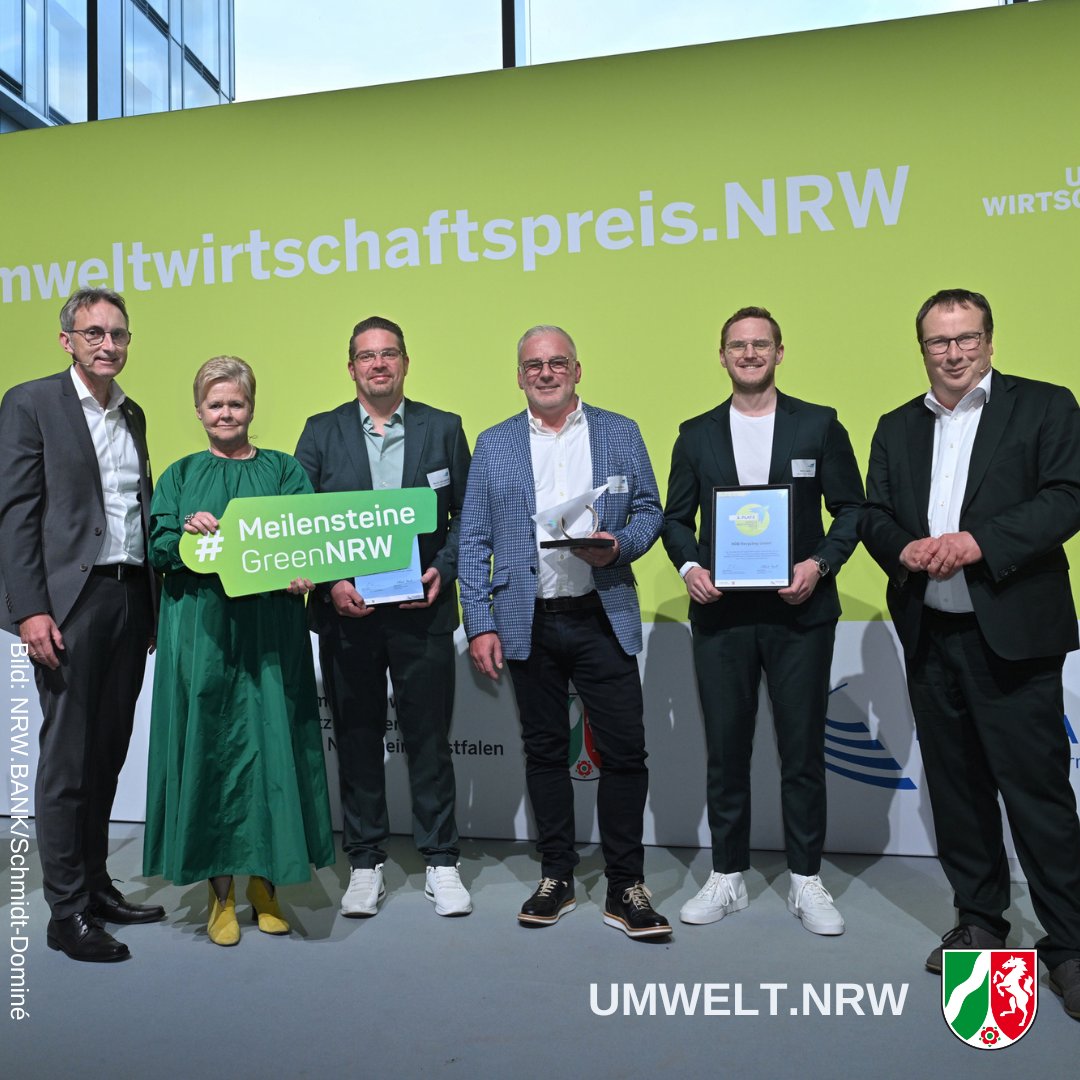 Das sind die Sieger des #UmweltwirtschaftspreisNRW 2024: Zusammen mit der <a href="/NRWBANK/">NRWBANK</a> gratulieren wir🥇ClayTec (Viersen),🥈<a href="/Voltfang1/">Voltfang</a> (Aachen) und🥉 HDB Recycling (Hünxe) zum Landespreis der #Umweltwirtschaft. Gemeinsam machen wir #NRW zur #GreenEconomy!
ℹ️👉umwelt.nrw.de/umweltwirtscha…