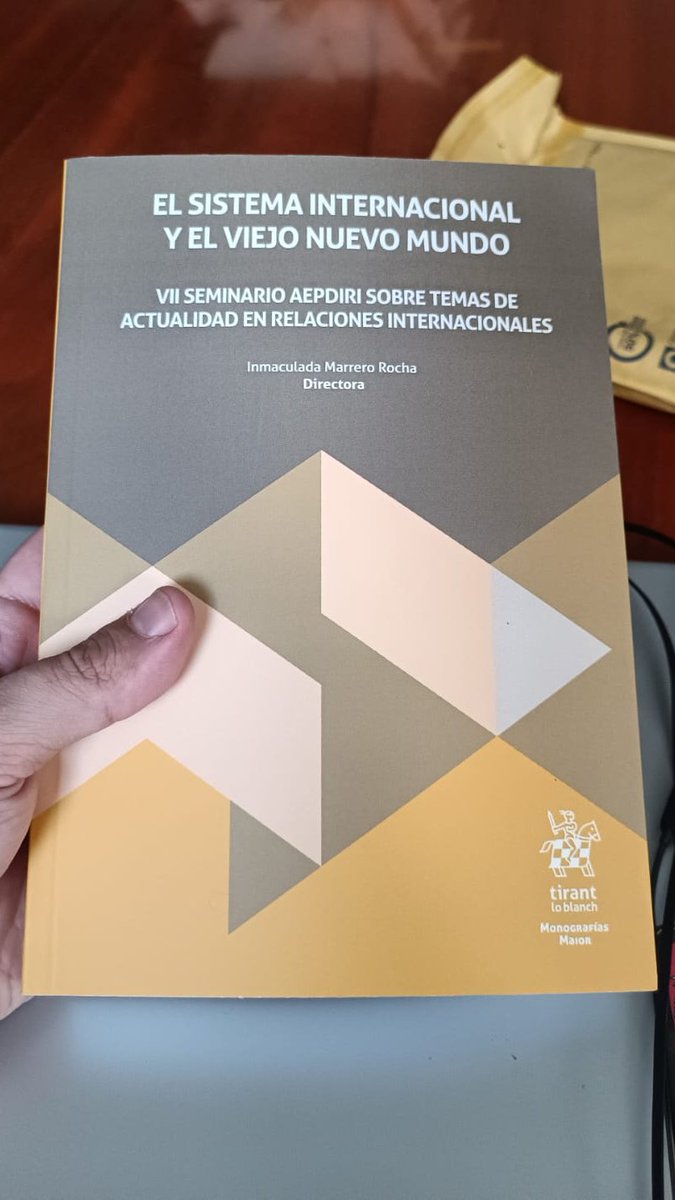 MNavasDDHH's tweet photo. Estoy sumamente satisfecho y orgulloso de tener en mis manos mi primera contribución académica a una obra colectiva. 

Fue un gran honor y un placer participar en este VII Seminario de @aepdiri sobre temas de actualidad en RRII.

Y ahora, a seguir con la tesis ✍️ https://t.co/6rGPjzFpfZ