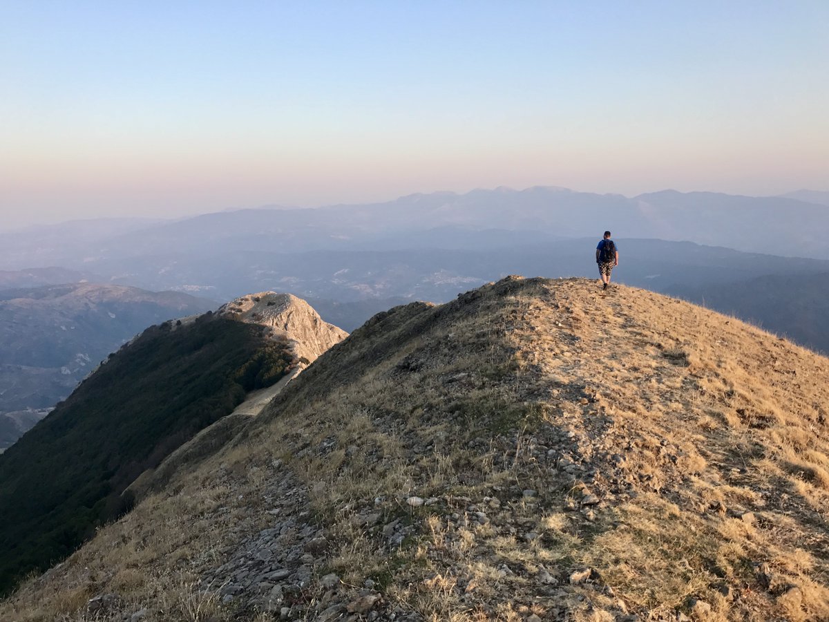 sentieripollino's tweet photo. Il #montealpi, con le sue due cime gemelle  #pizzofalcone (1900 m) e #santacroce (1893 m). Si contraddistingue per i versanti molto differenti tra loro...

Per altre foto e per approfondire 👇
https://t.co/hhwbQD0o69

Foto AltiPassi !!

#escursionismo #escursioniguidate https://t.co/kB6VVDAwE6