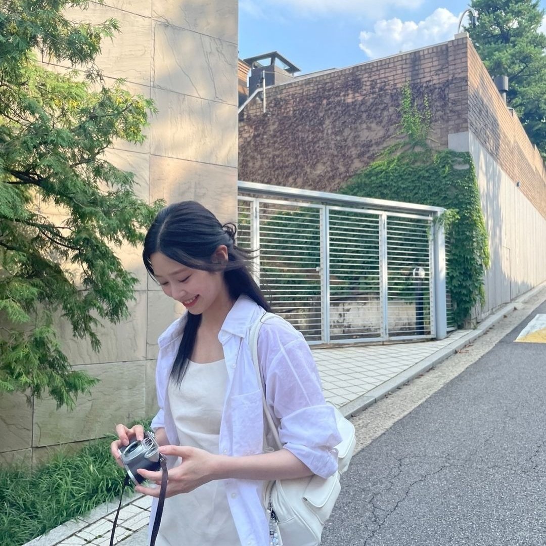 bxghouse's tweet photo. newlyweds strolling around❤️ bxg
https://t.co/0sMflI0YKm