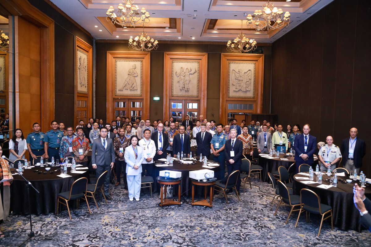 ESIWA_EU's tweet photo. #MaritimeSecurity ⚓ 📸 Photos of 🇪🇺🇮🇩 exchanging experiences & exploring steps to regulate #UnderwaterDrones
💡 International Experts’ Meeting on a Regulatory Framework for Unmanned Underwater Vehicles (#UUVs)
🤝 #TeamEurope event by the @uni_eropa + @kemenkomarves + @ESIWA_EU https://t.co/68oZBaZL3G