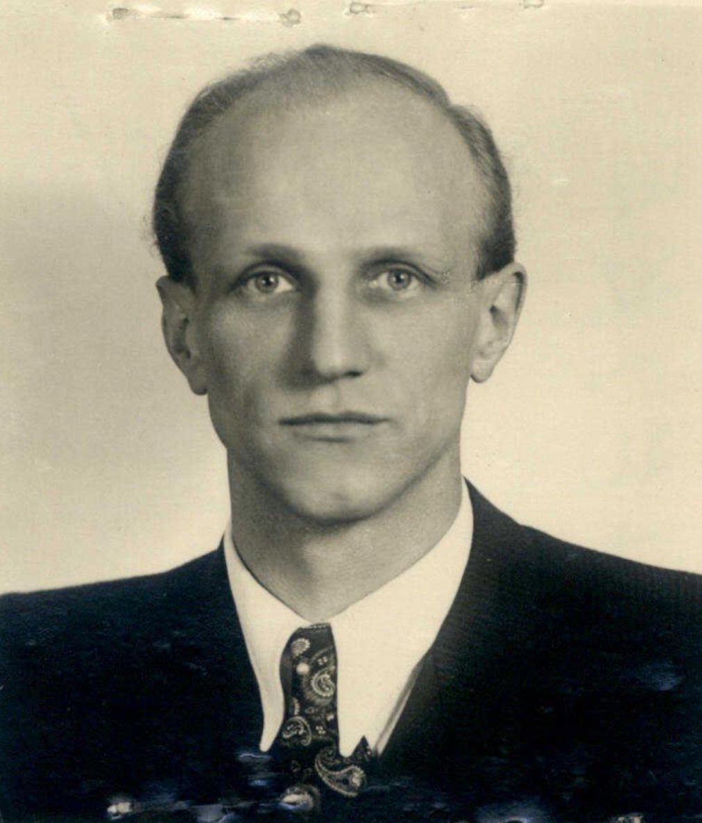 Bosler_Aus's tweet photo. @WW2girl1944 Amazing that he was born less than a month before the end of WWI. 

Naturalised in 1958 in Australia with his wife, Kazimiera (nee Bednark) who arrived in Australia a month before he did. https://t.co/WFKa1dySqS