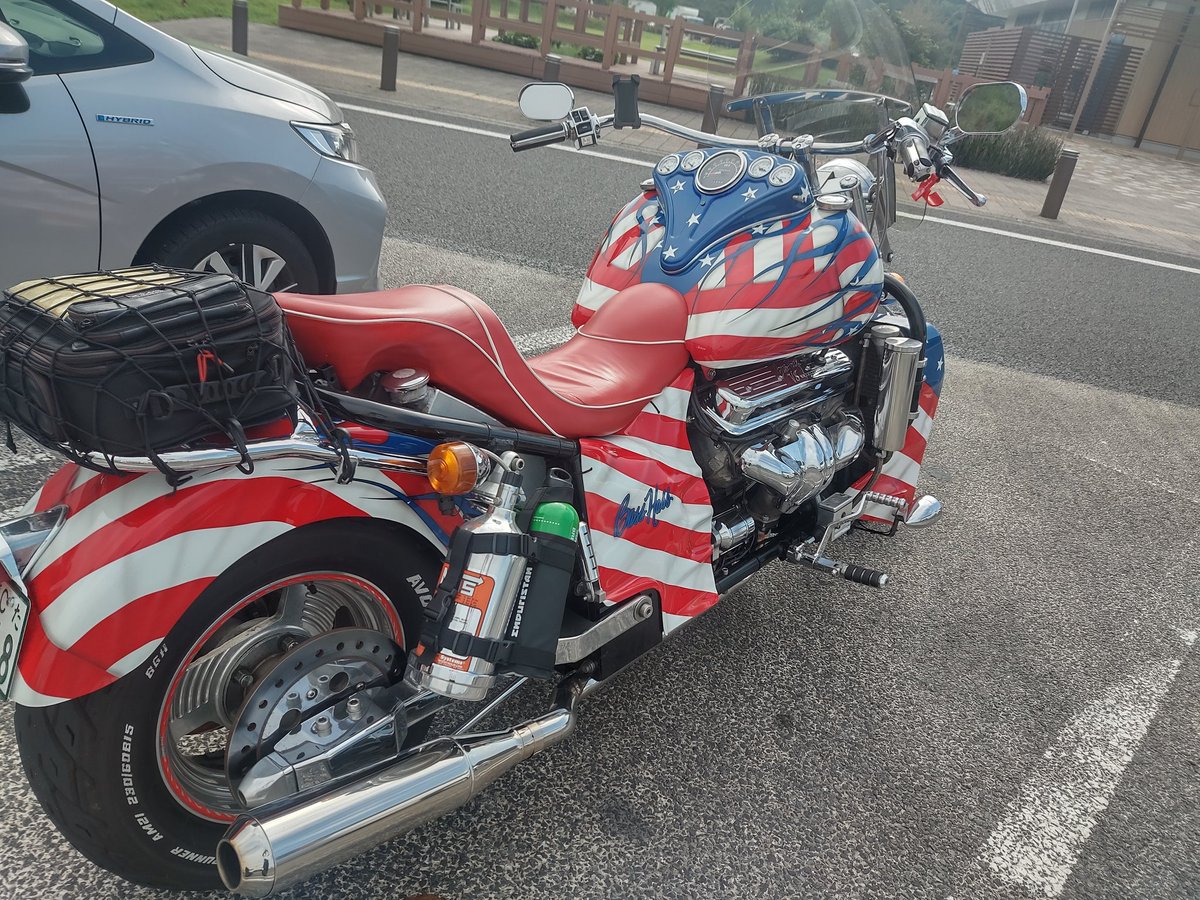 JunMassa's tweet photo. シボレーのV8エンジンを搭載した超モンスターバイク🇺🇸ボスホス発見!初めて走ってるの見た😊✨
オーナー様もとても良い方でした💕
別れ際にめっちゃ手を振ってくれました(笑)
ありがとうございました!!
#ボスホス #bosshoss https://t.co/6qBEhJJwHl