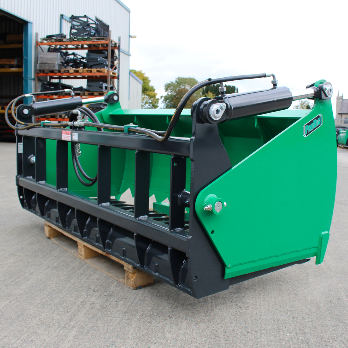 ProdigAttach's tweet photo. Maximise your silage handling efficiency with the ProDig Shear Grab‼️
Designed for precision, strength, and durability in every cut.. Engineered to keep your feed fresh and reduce waste ♻️
#prodig #farmlife #agri #agriculture #agrispec #feeding #feedtime #farmfeed #cleanfarm https://t.co/l1Tt21Znir