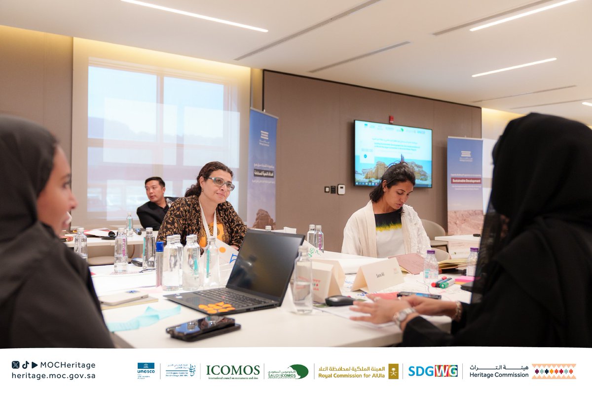 خلال ورشة دمج أهداف التنمية المستدامة في جهود تطبيق اتفاقية التراث العالمي بالدول العربية، أقيمت جلسة نقاشية حول العوامل المؤثرة على مواقع التراث العالمي. وتناولت الجلسة التحديات البيئية، بما في ذلك تأثيرات التغير المناخي على المواقع التراثية وكيفية التعامل مع هذه المخاطر.