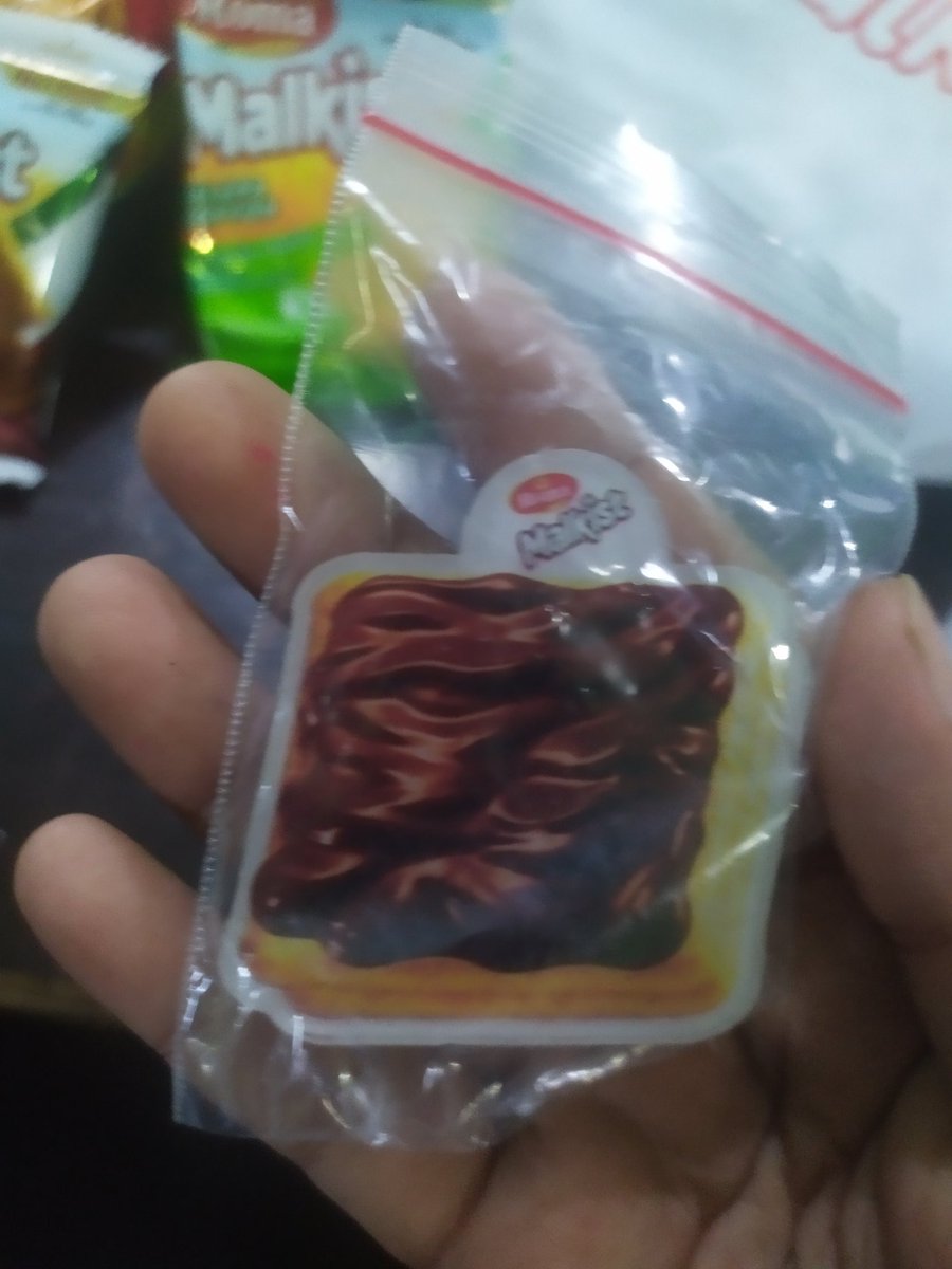 Dapet goodie bag dari malkist banyak banget isinya aku kenyang