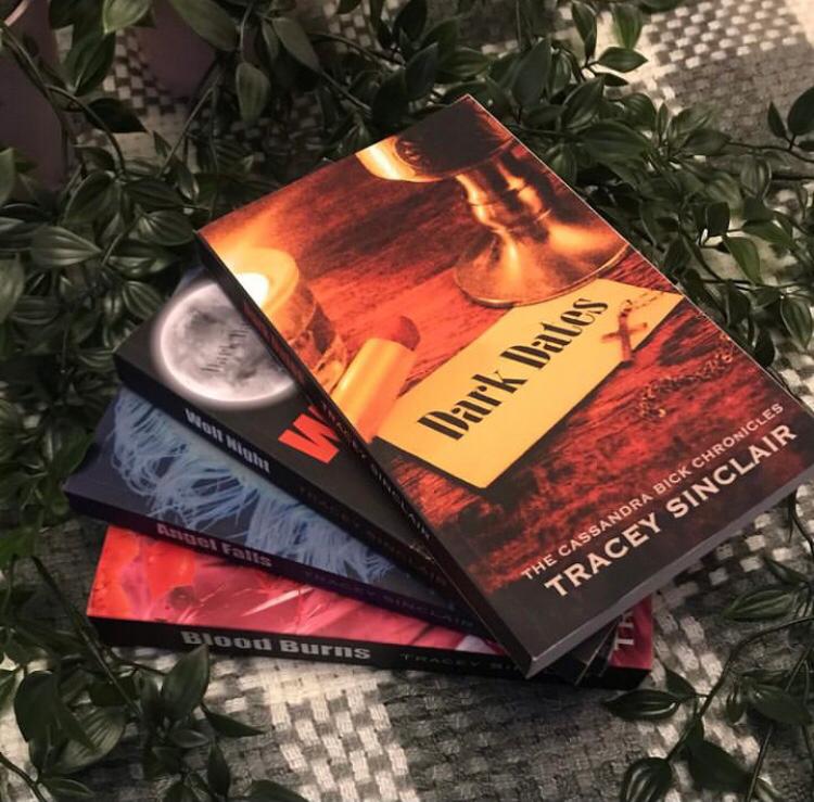 Today's book post is this gorgeous pic from <a href="/3rdTimeTheCharm/">Ellie Kumar</a> 😍🥰