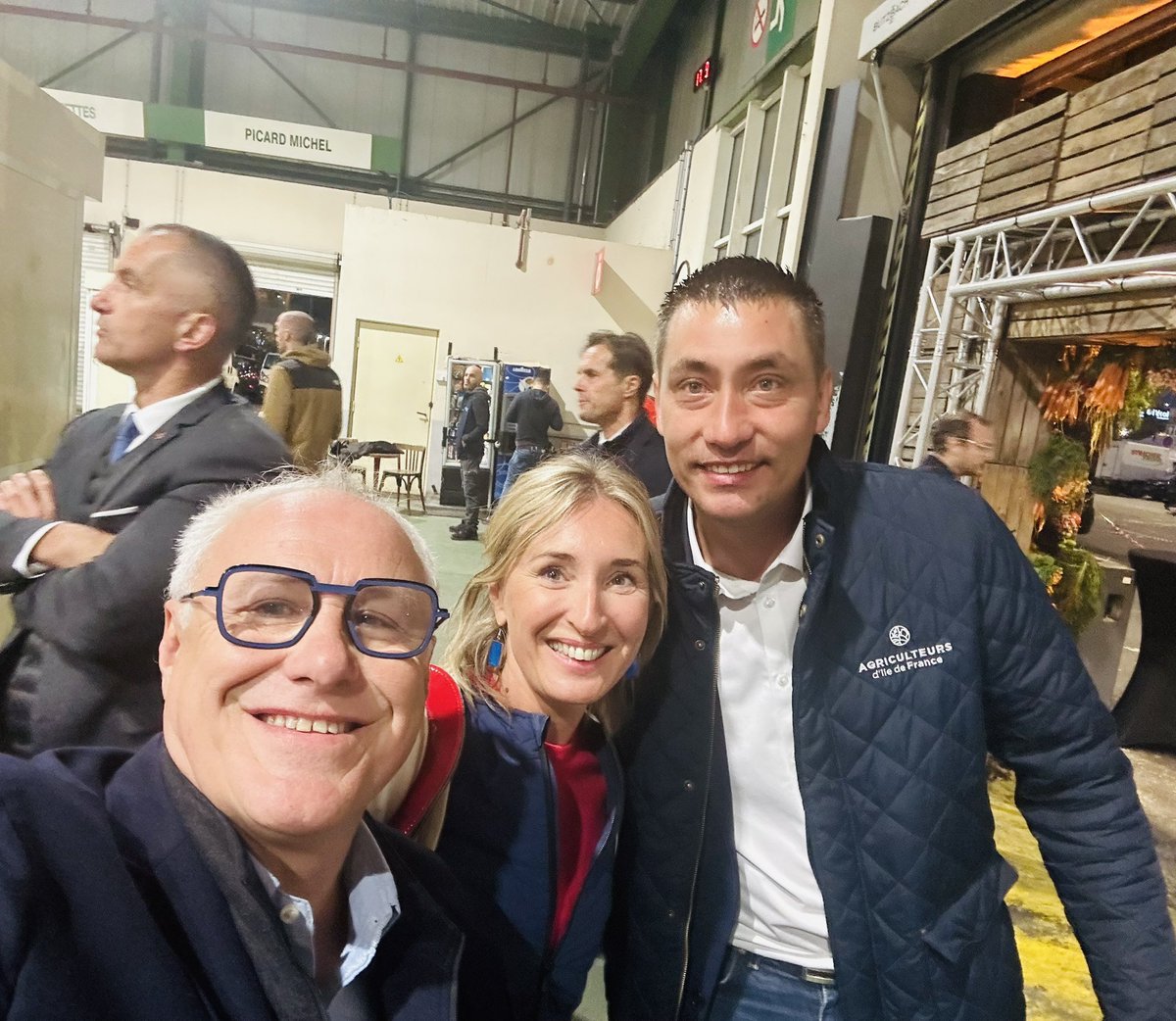 Ensemble c’est tout 😉 pour célébrer les 20 du carreau des producteurs de <a href="/marchederungis/">Marché de Rungis</a> 🙏 merci Guillaume Canet 👍 <a href="/cpme94/">CPME 94</a> <a href="/CCI_Paris_IdF/">CCI Paris IdF</a> <a href="/CMA_CFA94/">CMA-CFA94</a> <a href="/iledefrance/">Région Île-de-France</a> <a href="/VincentJeanbrun/">Vincent Jeanbrun</a> <a href="/valdemarne_94/">Val-de-Marne</a> <a href="/vandaele_sa/">Samuel Vandaele</a> <a href="/marcfichel/">Marc Fichel</a> <a href="/MBourreau93/">Murielle Bourreau</a>