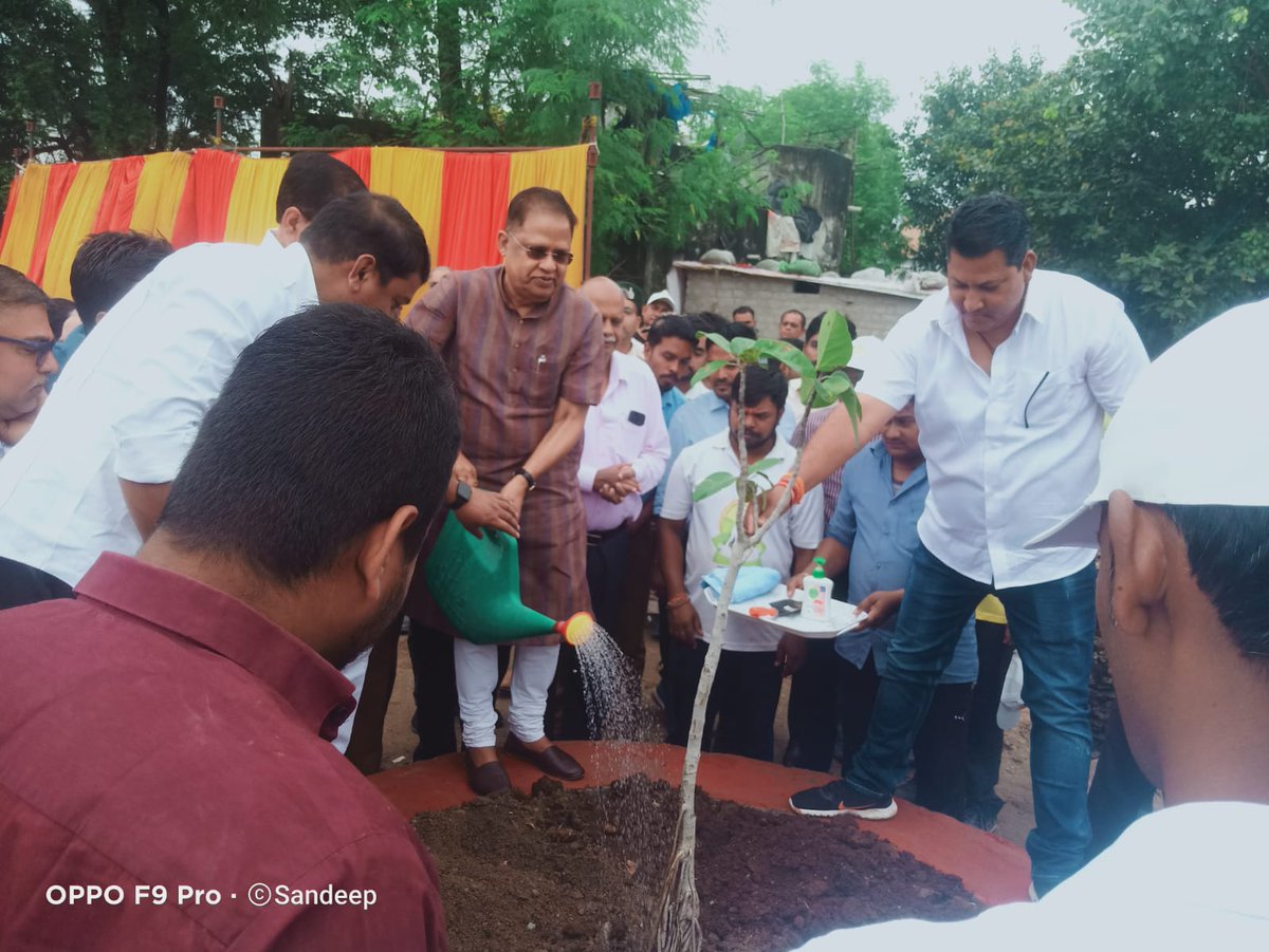 #SHS2024 
#SwachhataHiSeva2024
#SwabhaavSwachhata
#SanskaarSwachhata

<a href="/crpaatil/">C R Paatil</a> <a href="/vijaysharmacg/">Vijay sharma</a>  <a href="/vsomanna/">Somanna V</a> <a href="/mahajan_vini/">Vini Mahajan</a> <a href="/srijitendraias/">Jitendra Srivastava</a> <a href="/PIB_India/">PIB India</a>
<a href="/MoPR/">Mobility PR</a> <a href="/MoRD/">Tina Mord</a> <a href="/MoHFW/">Dr. Himanshu Bansal</a> @MoHUA <a href="/SwachhBharatGov/">Swachh Bharat Urban</a> <a href="/SBMChhattisgarh/">Rajya Swachh Bharat Mission (Grameen)Chhattisgarh</a> 
एक पेड़ माँ के नाम और श्रमदान @ जि.पं.  बिलासपुर