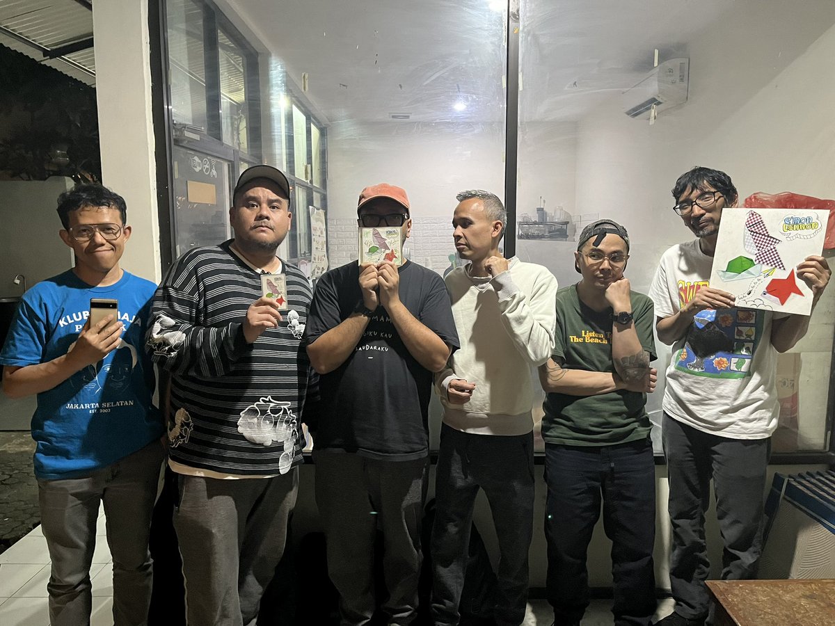 First time all six members of C’mon Lennon were in the same room together since 2006.

Catch their first (and only?) gig in 18 years on Day 3 of <a href="/PestaPestapora/">Pestapora</a> this Sunday at 15:40. 

Some rehearsal footage here: instagram.com/p/DAAuxzHyAPM/…