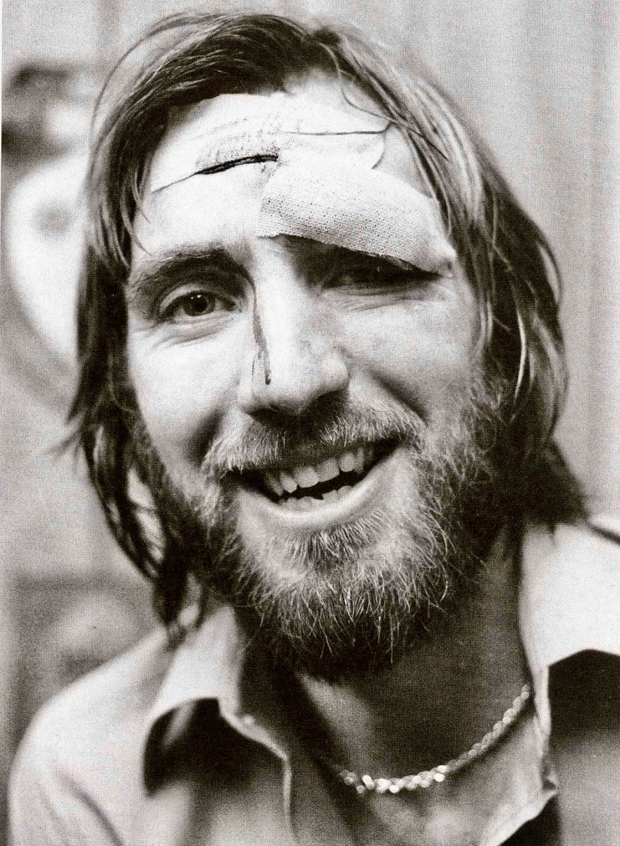 onesteviebacon's tweet image. Happy 78th Birthday to my Hammers’ hero Billy Bonds. I consider myself very fortunate to have worked with him for so many years and to have been able to call him a friend. So many happy memories with him and his family. And of course, there is THIS photograph ⚒️