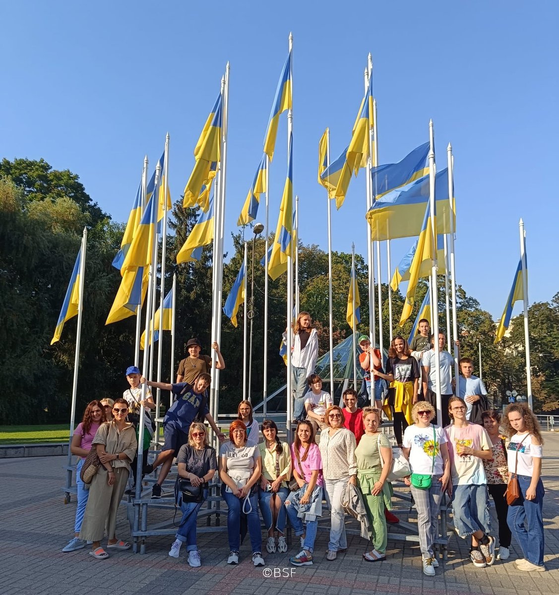 16. septembrī Rīgā ieradās 20 Ukrainas bērnu slimnīcas "Ohmatdet" pacienti kopā ar savām mammām, tētiem, kā arī slimnīcas ārstiem, lai saņemtu psiholoģisku atbalstu. Lielākā daļa bērnu ir ar onkoloģiskām saslimšanām un pavisam nesen pieredzēja Krievijas raķešu triecienu