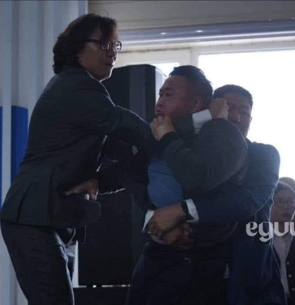 Боочихмоор юм бна уу😂