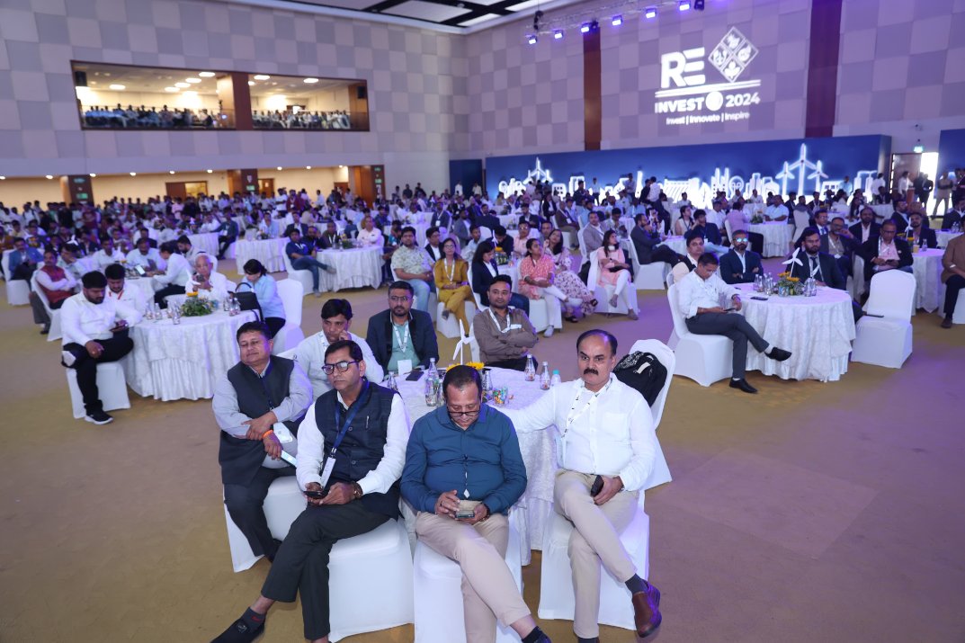 इस अवसर पर, गुजरात के अत्यंत महत्वपूर्ण मिशन 100 GW ऑफ रिन्यूएबल एनर्जी को लॉन्च किया। 

साथ ही, गुजरात के रिन्यूएबल एनर्जी विजन 2047 को दर्शाते सौवेनीर का अनावरण भी किया। 

मुझे खुशी है कि इस अवसर पर विविध कंपनियों के साथ हुए MoU में गुजरात में रिन्यूएबल एनर्जी सेक्टर में ₹ 3