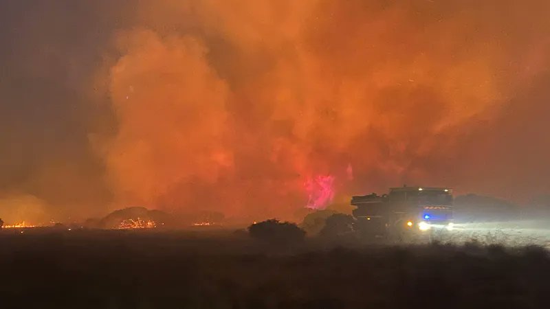 ncla1ere's tweet photo. 🔥 Après #Poum, les pompiers 🚒 à pied d’œuvre à #KaalaGomen et #Koumac https://t.co/JUJ5tQMnV9 https://t.co/P0hT2NkjpO