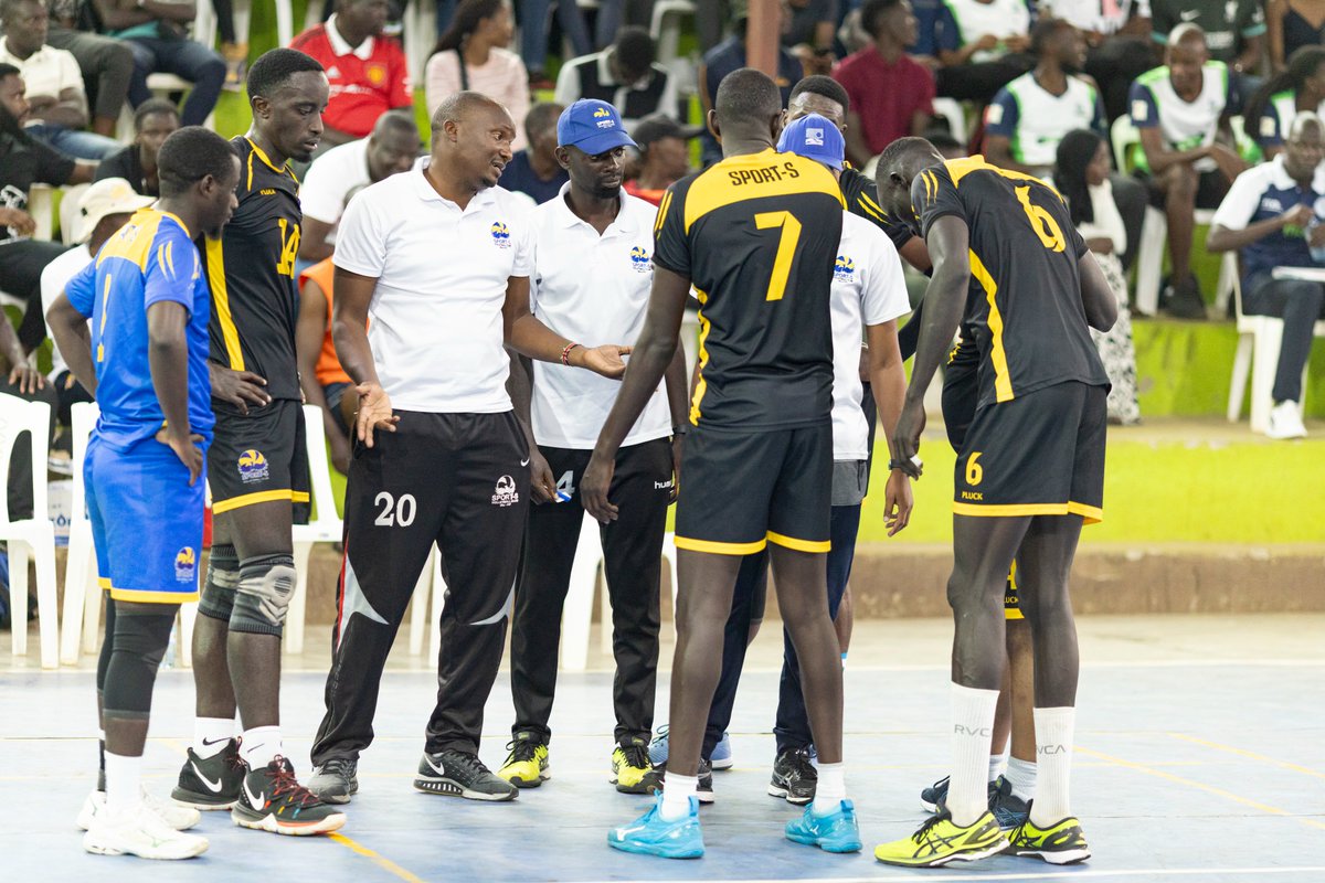 Ntinda_VC's tweet image. TACTICIANS ONLY: Two players, same avg points🏐.
Senior player: prioritizes defense, concedes less, scores just enough. Young player: overly explosive, able to rack up points to offset those conceded. Who do you field, when &amp;amp; why? 🤔 #GameStrategy #SplitDecision