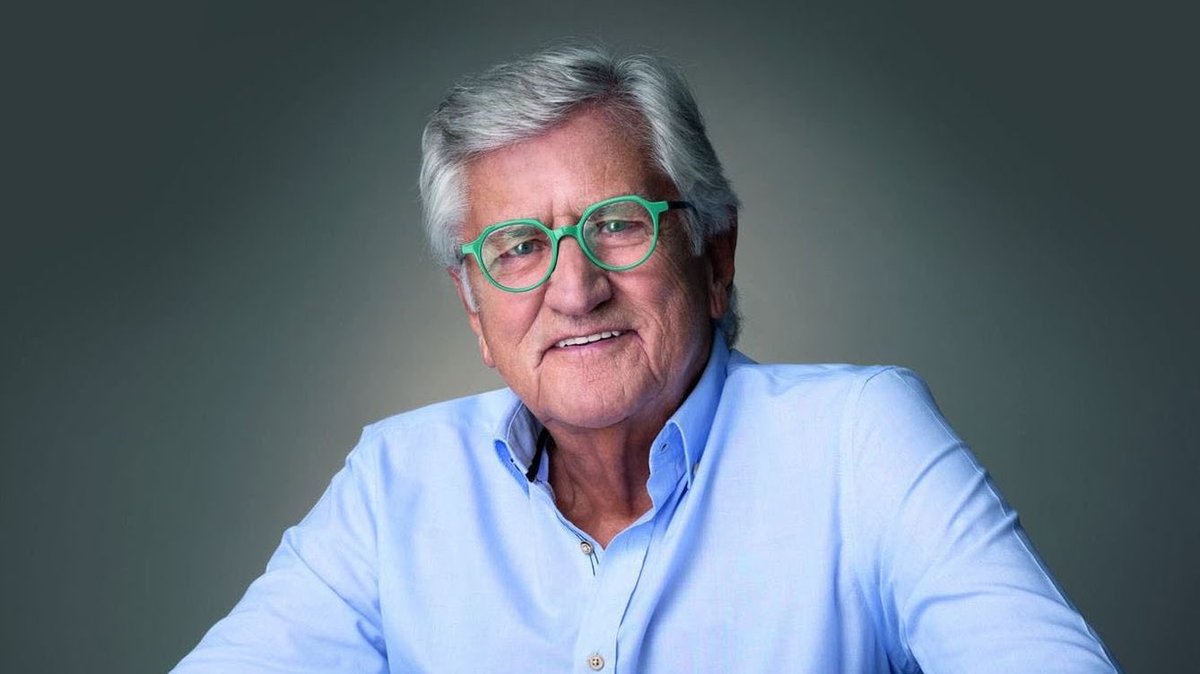 🕊️ Pepe Domingo Castaño, LA LEYENDA, nos dejaba hace justo un año. Con él crecimos, y con él vivimos las pasiones que nos une a muchos, EL FÚTBOL Y LA RADIO. 

Me gustaría recordar este hilo con algunos de sus mejores momentos 🧵👇🏼