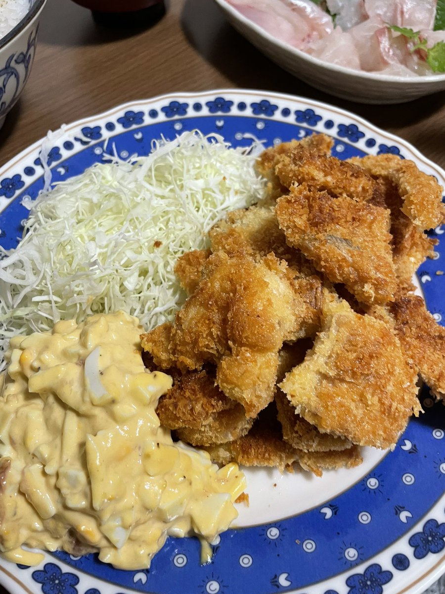 PbzyfOBJQCehmjs's tweet image. 先日の夜釣り爆釣だったので魚たちで料理しました！美味すぎてびっくりした。
 #飯テロ