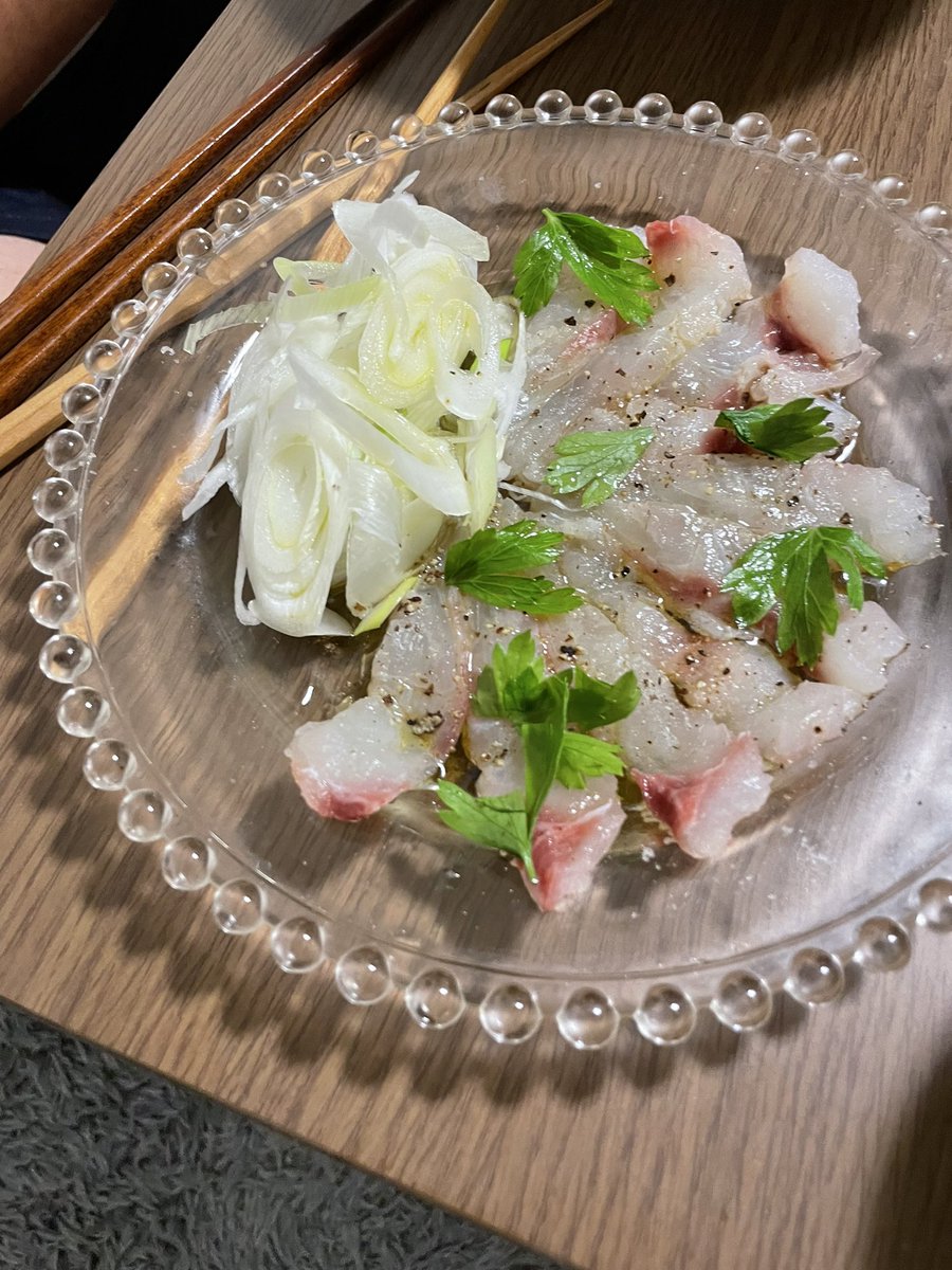 PbzyfOBJQCehmjs's tweet image. 先日の夜釣り爆釣だったので魚たちで料理しました！美味すぎてびっくりした。
 #飯テロ