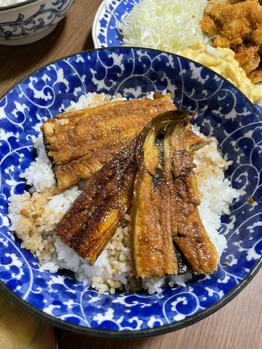 PbzyfOBJQCehmjs's tweet image. 先日の夜釣り爆釣だったので魚たちで料理しました！美味すぎてびっくりした。
 #飯テロ