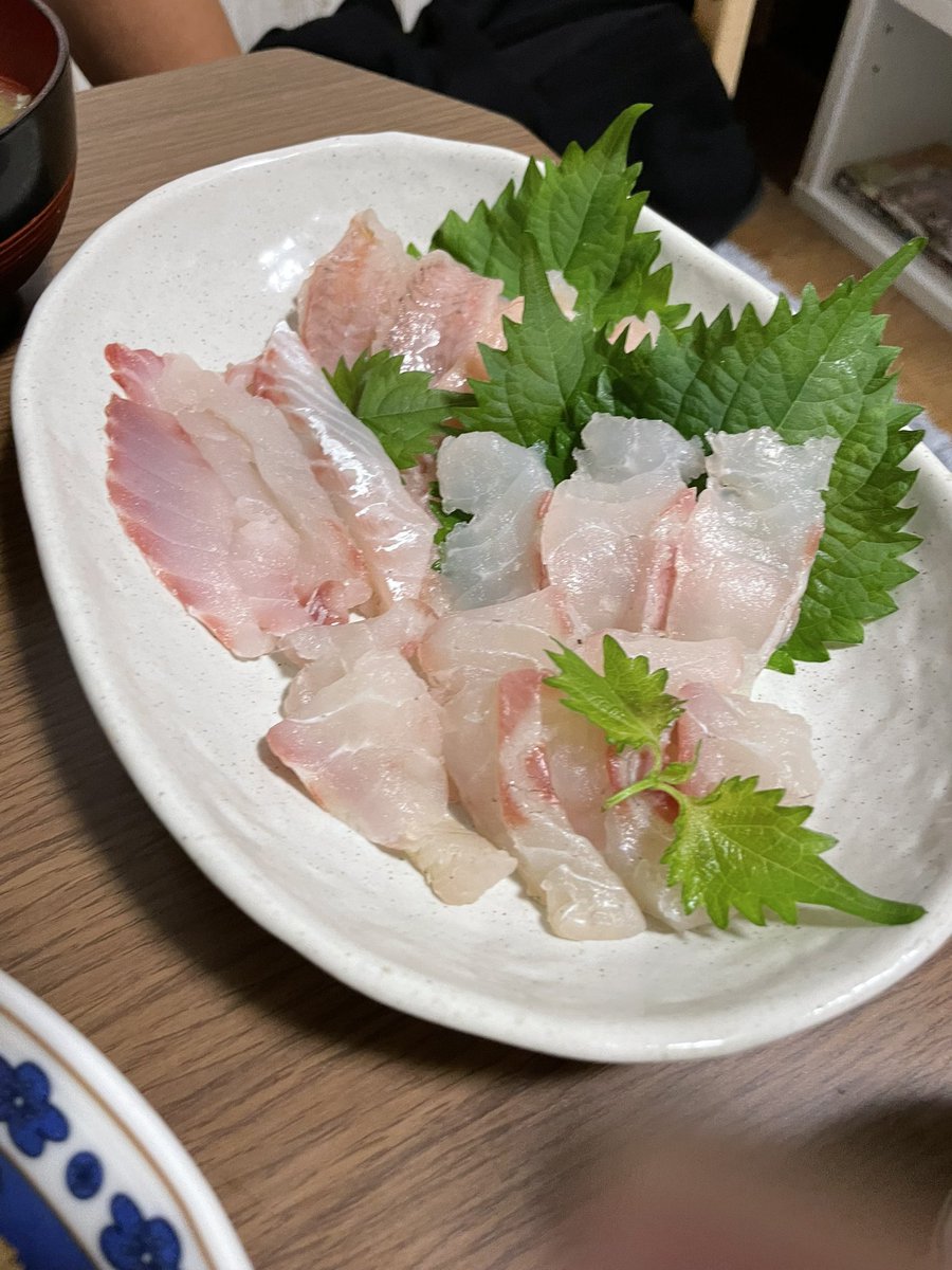 PbzyfOBJQCehmjs's tweet image. 先日の夜釣り爆釣だったので魚たちで料理しました！美味すぎてびっくりした。
 #飯テロ