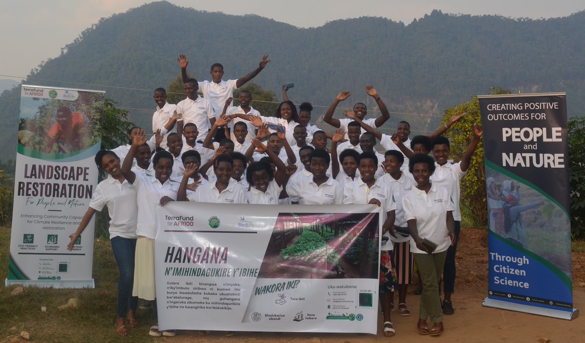 nature_rwanda's tweet photo. We are on day 2 of a 5-day training for 26 Community Tree Stewards (CTSs) in @RusiziDistrict 

Today, we are focusing on agroforestry principles and community mobilisation skills. https://t.co/x0oCTGDyoF