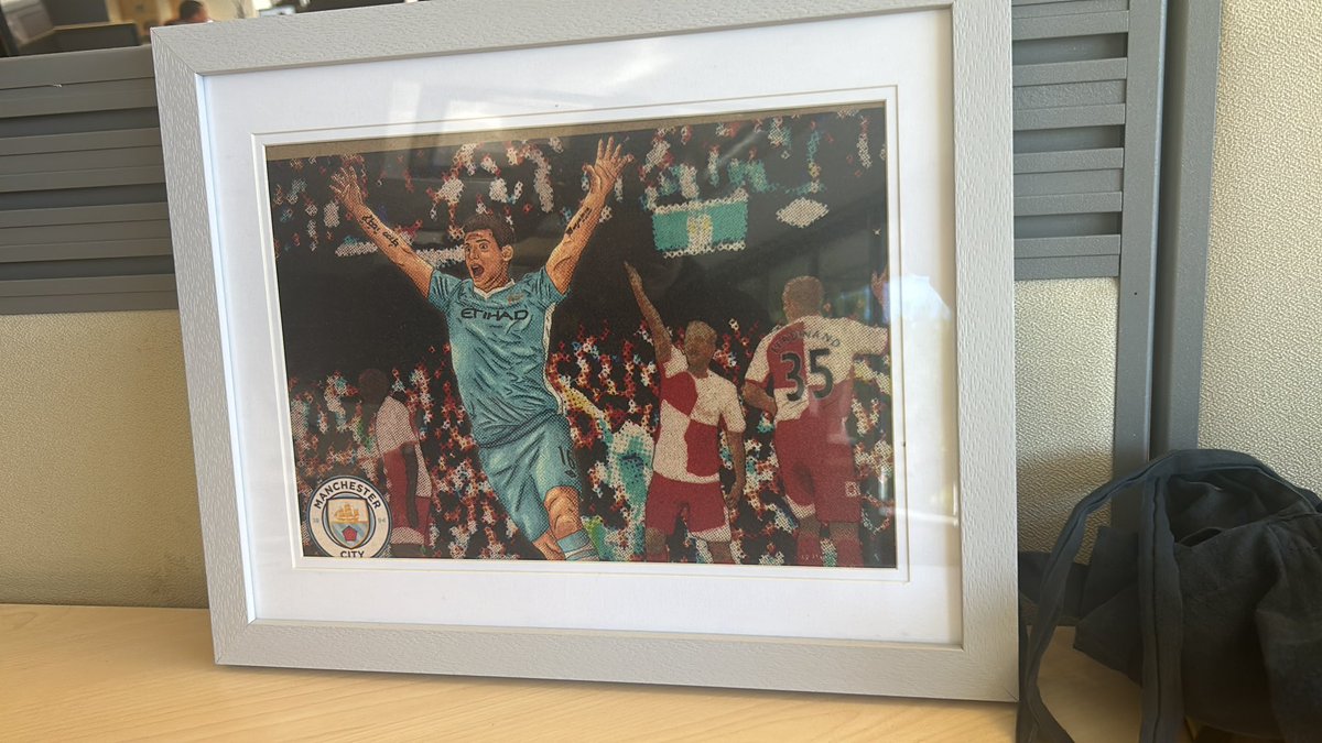 WoodsyDem's tweet photo. Lad at work who’s not a football fan made a print of Aguero vs QPR as a gift for a colleague, very nice and looks good, but Aguero too his top off when he scored…

I think he’s actually made a print of Aguero appealing for Joey Barton to be sent off https://t.co/lgTd0cIcto
