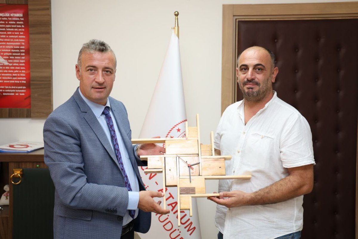 Atakum İlçe Milli Eğitim Müdürü Sayın Yüksel AYDIN ‘ı Alanlı Recep Asal Matematik ve Tabiat Okulu ailesi olarak hayırlı olsun ziyaretinde bulunduk. Okulumuzun atölyeleri ve işleyişi hakkında bilgi verdik.