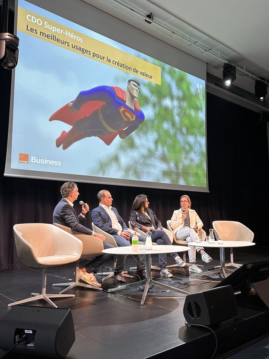 SNCFNumerique's tweet image. En commence avec @julien_iris : Directeur #data chez @SNCFVoyageurs pour une table-ronde sur la thématique « Les défis des #Chiefdata &amp;amp; #AIOfficers » : les #CDO super-héros !