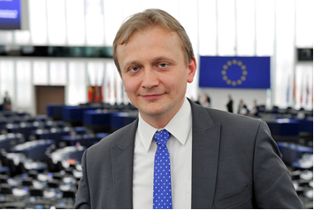 Congratulations <a href="/Piotr_Serafin/">Piotr Serafin</a> on your nomination for 🇪🇺 Commissioner for Budget, Anti-Fraud and Public Administration.
Looking forward to working together on our #EUBudget.