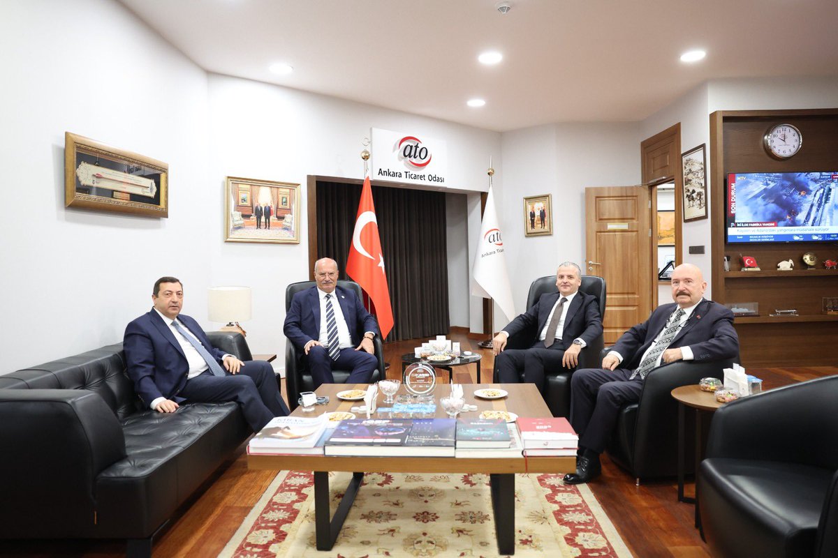 Türkiye İlaç ve Tıbbi Cihaz Kurumu Başkanı Dr. Sayın Asım Hocaoğlu ve Dinçsa İlaç Yönetim Kurulu Başkanı Sayın Aytaç Dinçer’i, Türkiye Sağlık Endüstrisi İşverenleri Sendikası Başkanı-ATO 3 No'lu İlaç ve Tıbbi Cihaz Meslek Komitesi Başkanı ve Meclis Üyemiz Sayın Metin Demir ile