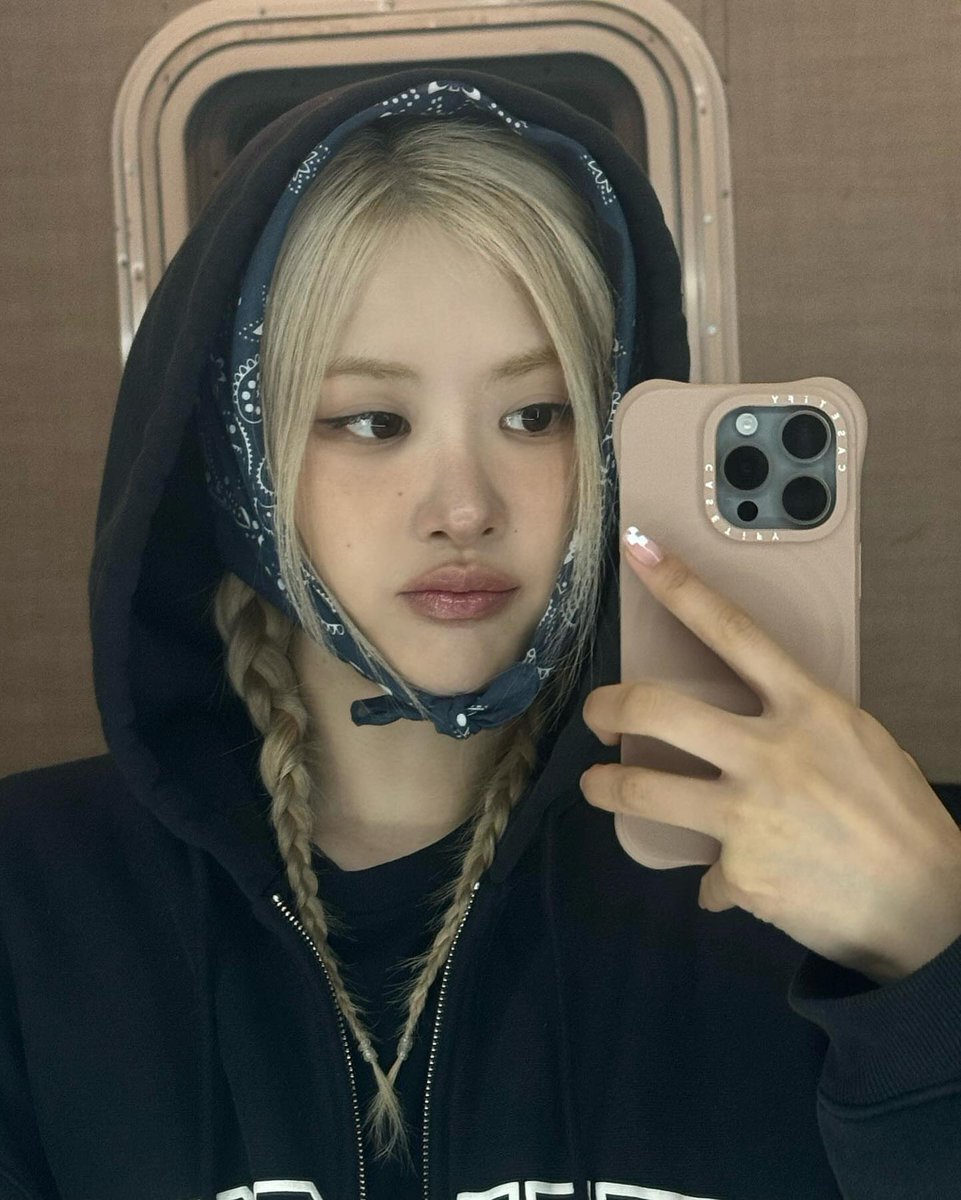 roseannepics's tweet image. 