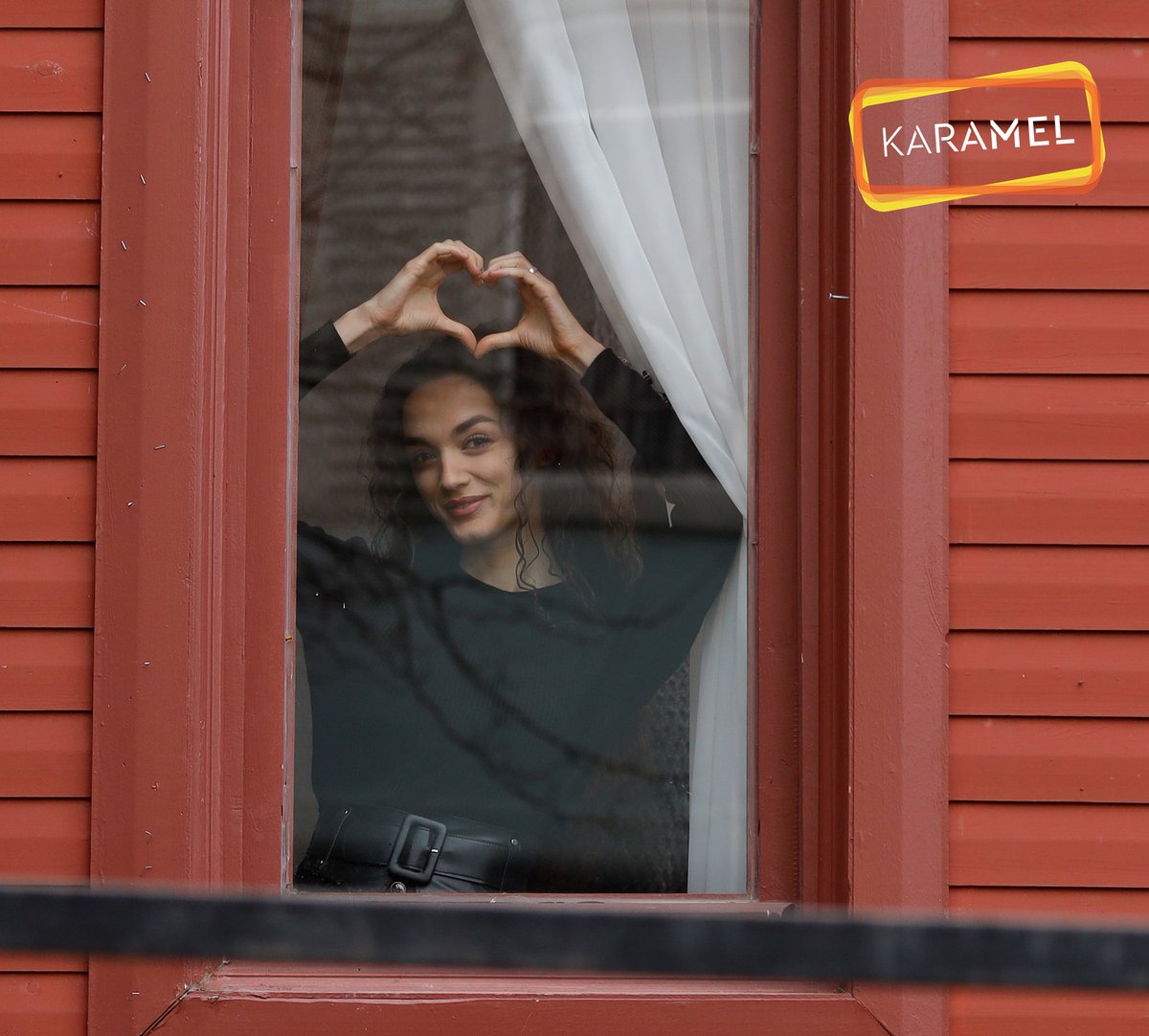 emanetkanal7's tweet photo. 🌸 #Emanet yeni bölümleriyle bu hafta sonu Cumartesi-Pazar 19:00'da @kanal7'de! @KaramelYapim https://t.co/SR4OuikKWJ