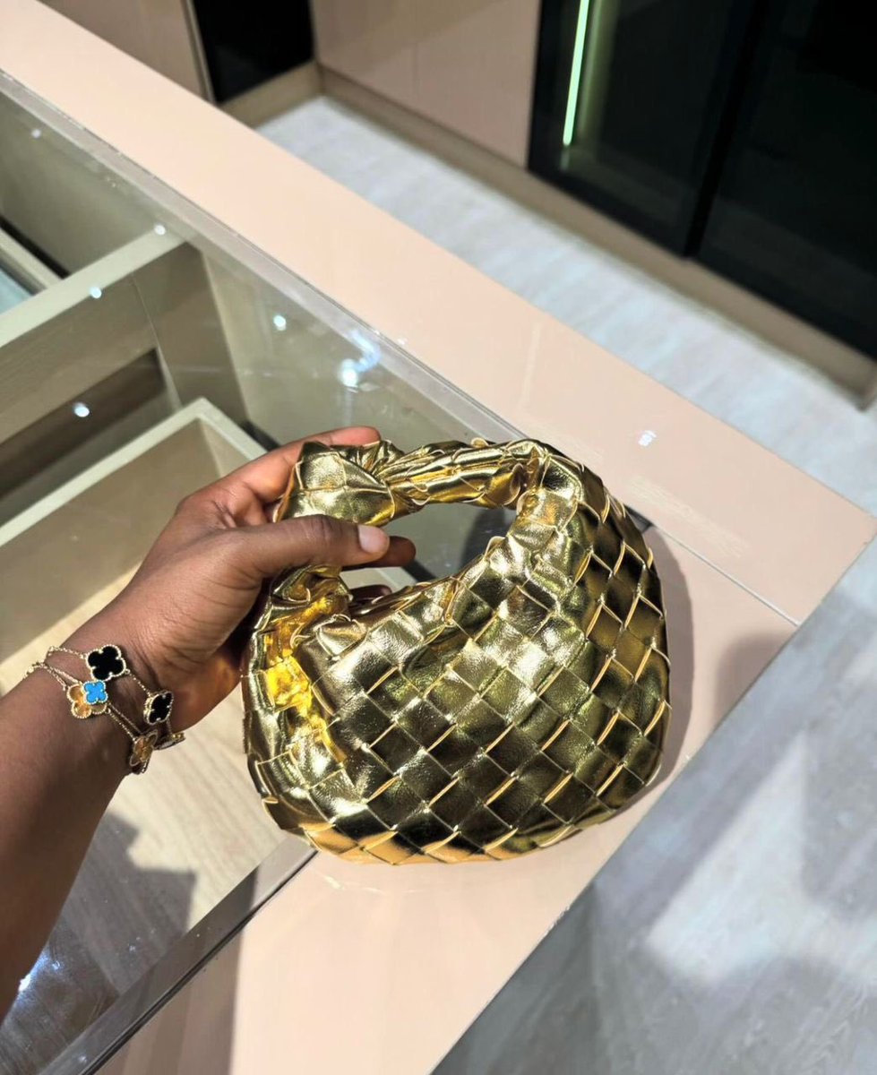 emi_kay_'s tweet photo. New in 🥰 🥰🥰
Luxury gold woven bag 💼
Colors :: as displayed
Top notch quality 💯
#upyourstyle #quality #bags #dope #fashion
I AM A CHOSEN 2baba Benin Boys No DNA Adeboye WHO ARE YOU Ebuka Christianity Benin Boys Tjay Asherkine State House Use VPN https://t.co/QKaaiKKXiC