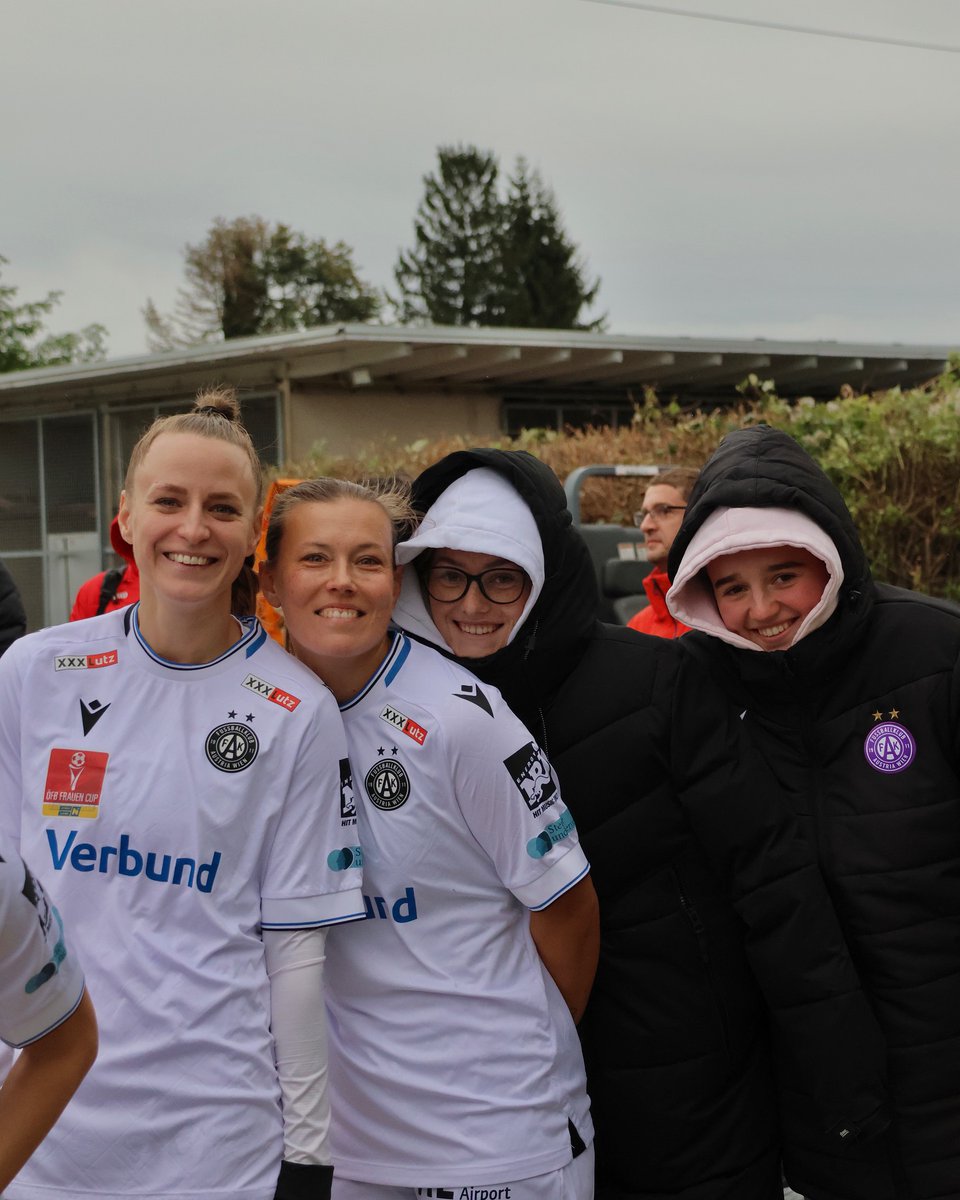 ℹ️ <a href="/Stefanieschnee_/">Stefanie Schneeberger</a> zog sich gegen FAC/Landhaus eine Handgelenksverletzung zu, trägt aktuell einen Gips und fällt vorerst aus.

Sie und Alex Wölkart (Reha nach Kreuzbandriss) waren zuletzt trotzdem beim Cup-Duell in Graz dabei 💜

Gute &amp; rasche Genesung an euch beide! 😇
#faklive