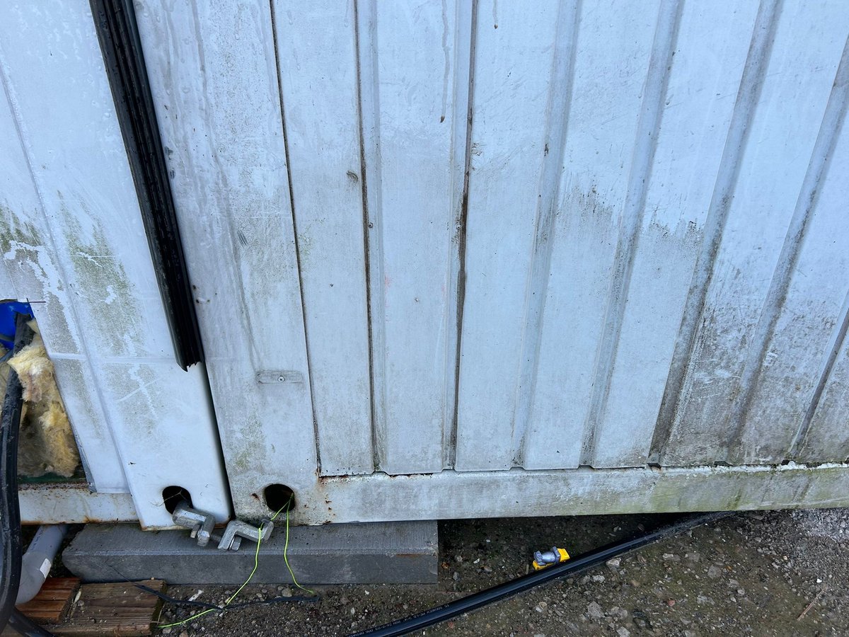 TimCoronel's tweet image. Wie daagt mij uit om dit aan jou te demonstreren?

Foto’s 1 en 2 schoongemaakt met gewoon water.

Foto’s 3 en 4 met Ozonwater van @Acqua3_machine 

Oordeel zelf 🤩

Schoonmaken, ontvetten en ontkalken met koud water. Ozonwater van @Acqua3_machine  

100% volledig duurzaam!…