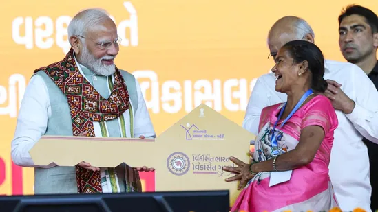 WebHub69update's tweet image. #HappyBirthday to #PM #NarendraModi! Today, he turned 74 and celebrated his birthday by launching ‘#SevaParv,&apos; where workers organized blood donation camps and cleanliness drives at various places.