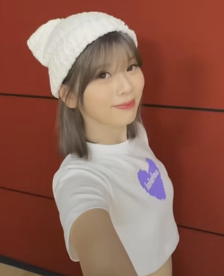 NiziU_event's tweet photo. 🌈NiziUグッズソンムル🌈

リクちゃん着用『lalafoxのTシャツ(F)』🐿️💛

●応募方法
⚠️女性限定
・フォロー &amp; RT &amp; 👍
・9/21(土)22時過ぎからのYouTubeライブ配信の抽選に参加
※ライブ配信に参加できない人はエントリーNG

●締切
9/21(土)20時
※たーちんさん提供

#NiziU https://t.co/BI3lawFE23