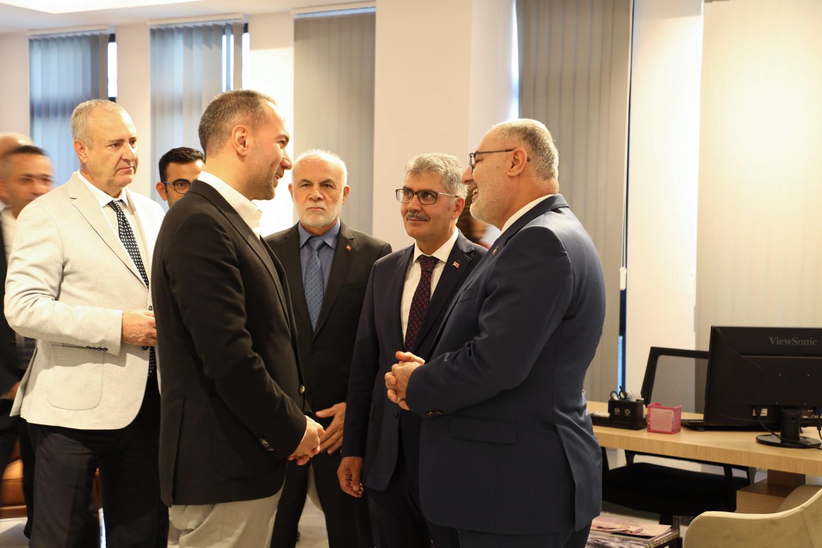 NigdeValiligi's tweet photo. Milli Savunma Bakan Yardımcısı Sayın Alpaslan KAVAKLIOĞLU, Valimiz Sayın Cahit ÇELİK ile birlikte Niğde Belediye Başkanı Sayın Emrah ÖZDEMİR'i makamında ziyaret etti. https://t.co/XIJyOhhuZi