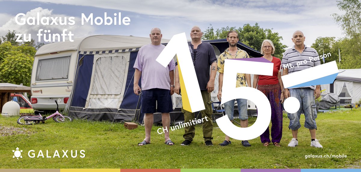 Galaxus's tweet image. Seit gestern ist die neue Kampagne von #Galaxus Mobile zu sehen 📱 Die Botschaft bleibt unverändert: Bei unserem #Handy-Abo braucht man keine Blutsverwandtschaft, um eine Familie zu sein und zu sparen 🤑 Welches Sujet gefällt dir am besten?