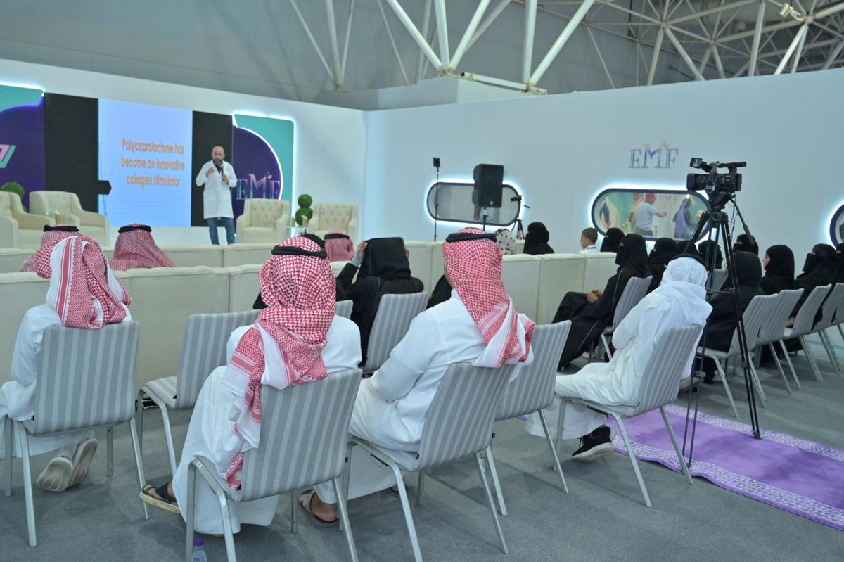 EMFksa's tweet photo. شهد المعرض توافد عدد كبير من الزوار الذين استمتعوا بالتجارب
العملية والورش العمل التفاعلية التي قدمها أهم وأبرز الأطباء 
والإستشارات في مختلف تخصصات الطب التجميلي وجراحة 
التجميل 
#ملتقى_ومعرض_الطب_التجميلي⁩ 
#الموسم_السابع 
 ⁦#EMF24⁩
⁦#Reflect_Your_Inner_Beauty https://t.co/ZGxQ5BgLP4